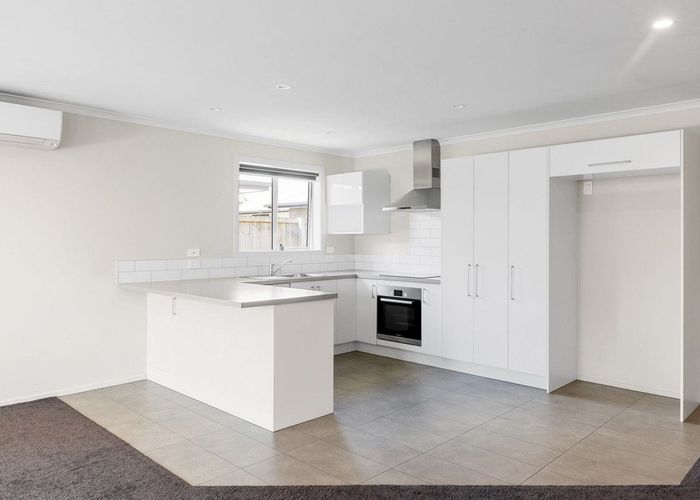  at 2/180 Burns Street, Leamington, Cambridge