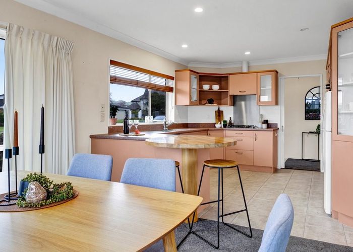  at 18 Kinross Drive, Merrilands, New Plymouth