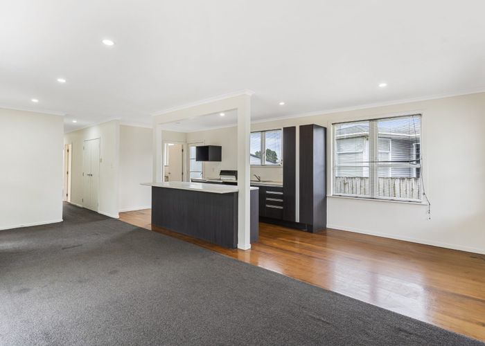  at 33 Mountain Road, Mangere Bridge, Auckland