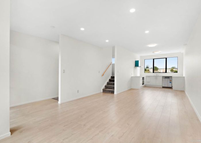  at 38 Bloom Crescent, Sunnyvale, Auckland