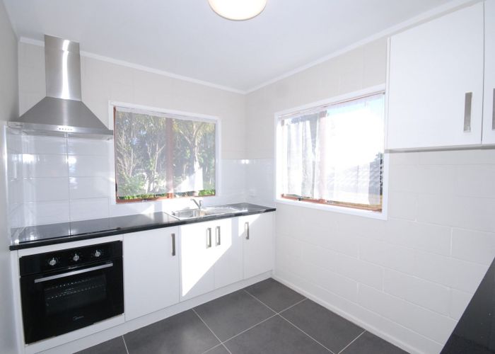  at 1/16 Roberts Road, Glenfield, Auckland
