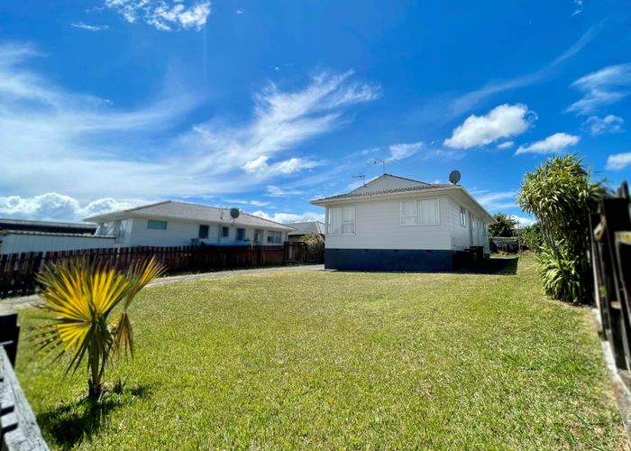  at 8 Rimini Place, Clover Park, Auckland