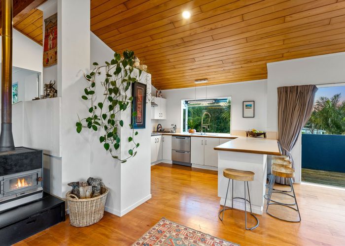  at 2/962 Beach Road, Torbay, North Shore City, Auckland