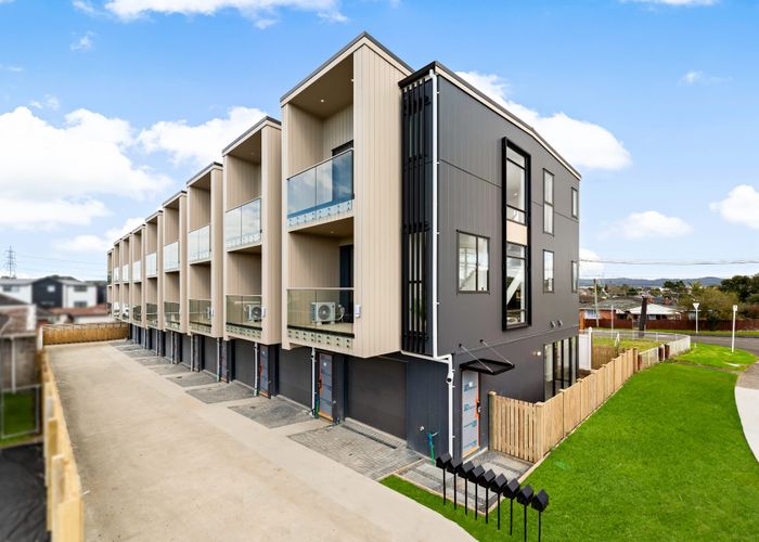  at 2/4 Toru Street, Te Atatu Peninsula, Waitakere City, Auckland
