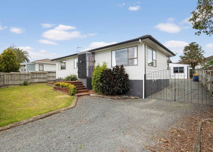  at 32 Granville Drive, Massey, Auckland