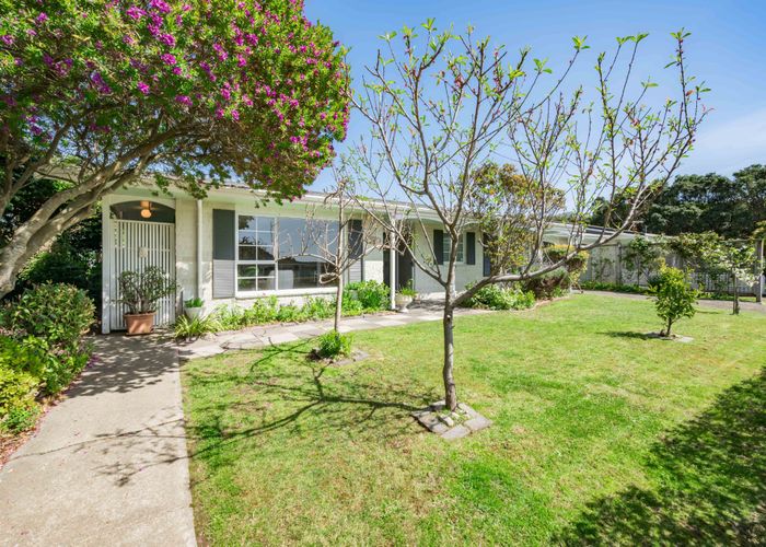  at 33 Rewarewa Crescent, Waikanae
