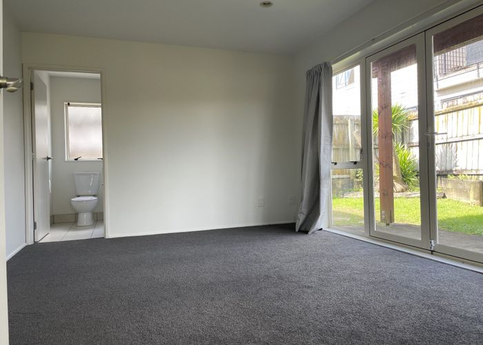  at 16 Merlot Way, Te Atatu South, Waitakere City, Auckland