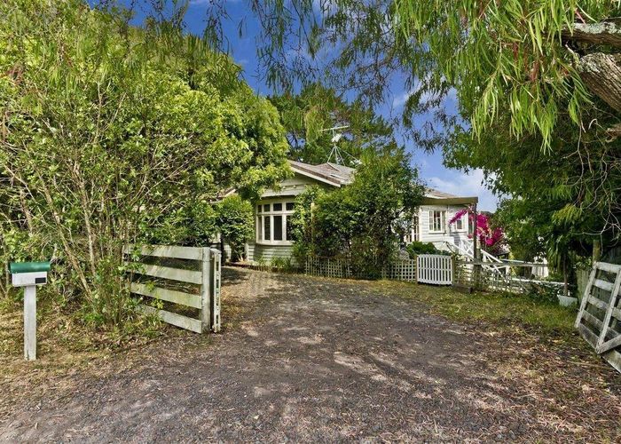  at 92 The Avenue, Lucas Heights, North Shore City, Auckland