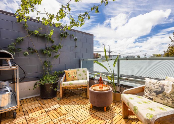  at 2/450 Barbadoes Street, Edgeware, Christchurch