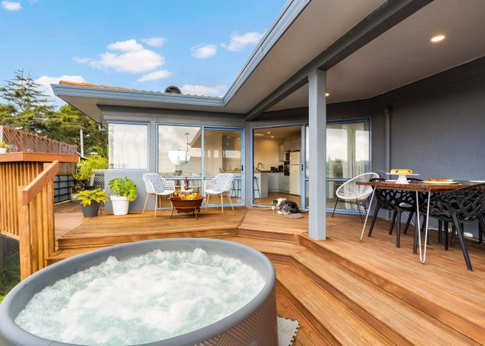  at 2/87 Island Bay Road, Beach Haven, Auckland