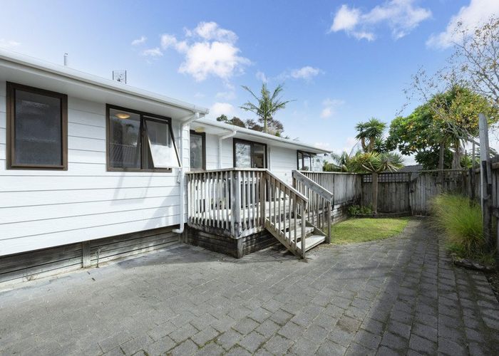  at 43 Taupiko Place, Green Bay, Waitakere City, Auckland