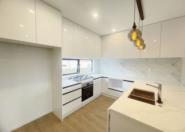  at 2/701 Hillsborough Road, Mount Roskill, Auckland City, Auckland