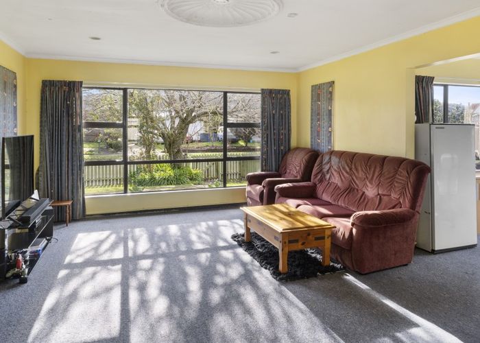  at 19 Lord Auckland Road, Wakefield, Wakefield