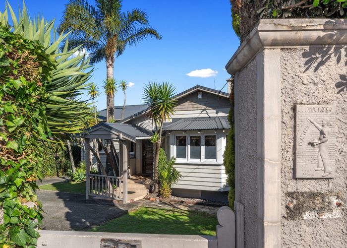  at 1/305 Lake Road, Hauraki, Auckland