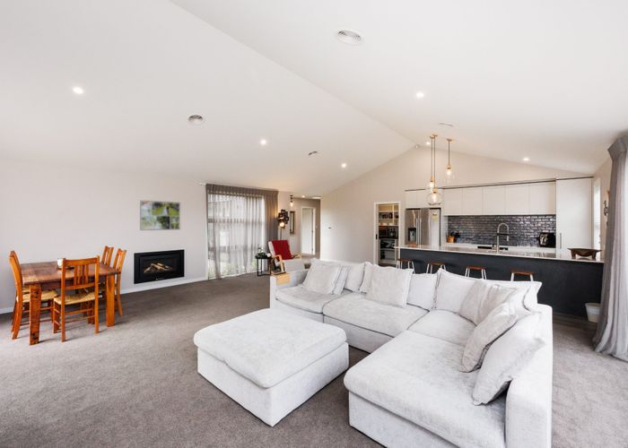  at 4 Sardinia Grove, Fitzherbert, Palmerston North, Manawatu / Whanganui
