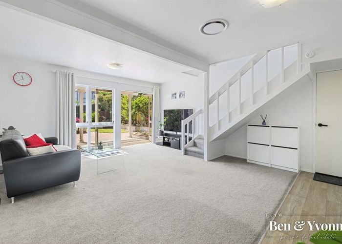  at 2/10 Longford Street, Mount Wellington, Auckland