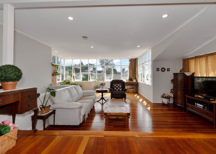  at 8 Roband Avenue, Glenfield, North Shore City, Auckland