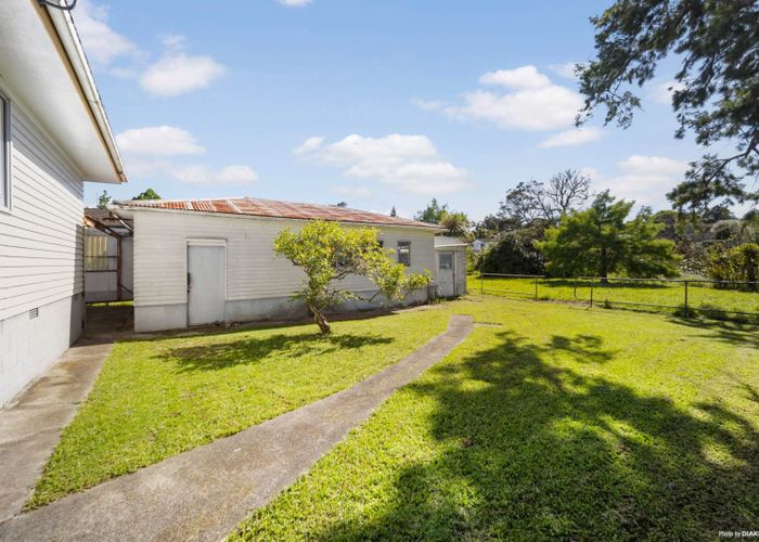  at 37 Daytona Road, Henderson, Waitakere City, Auckland