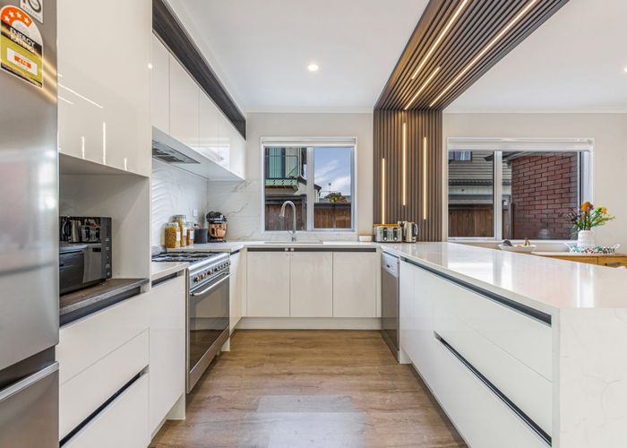  at 5 Dawnhaven Drive, Te Atatu Peninsula, Auckland