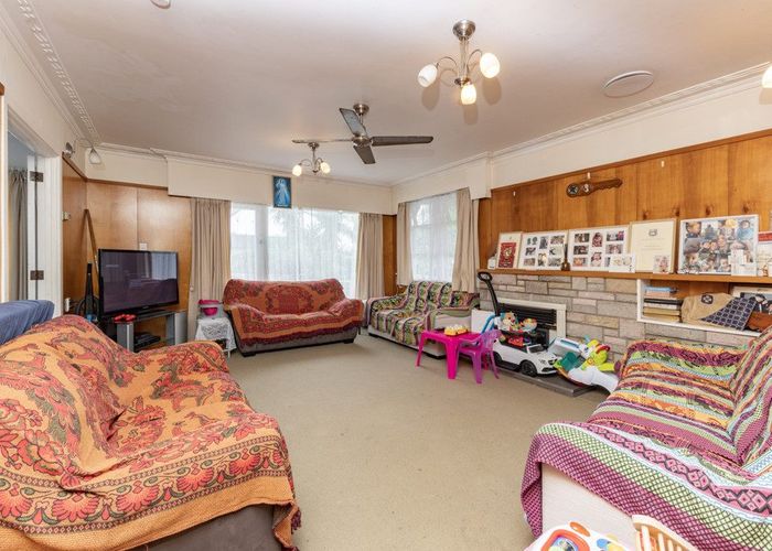  at 6 Divich Ave, Te Atatu Peninsula, Waitakere City, Auckland