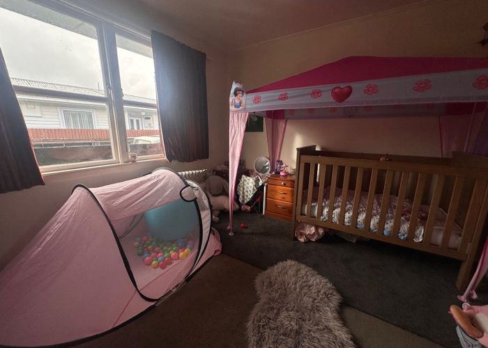  at 33 Mountbatten Grove, Clouston Park, Upper Hutt, Wellington