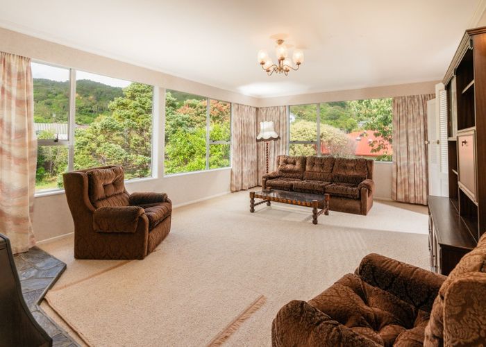  at 1 Peterhouse Street, Tawa, Wellington