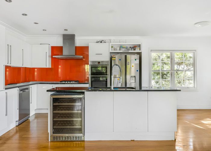  at 2 King Richard Place, Browns Bay, North Shore City, Auckland