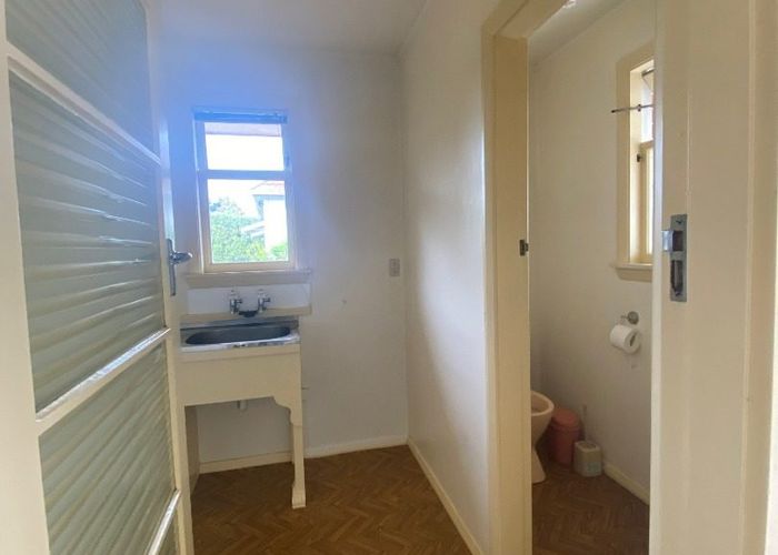  at 16 Middlepark Road, Sockburn, Christchurch City, Canterbury