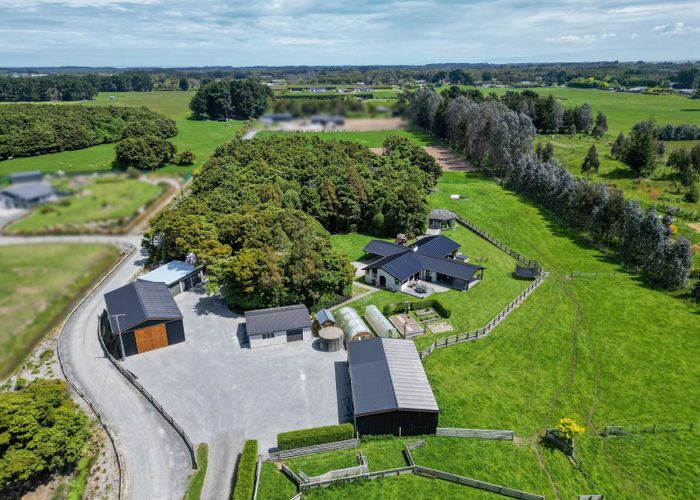  at 102 Black Road, Otatara