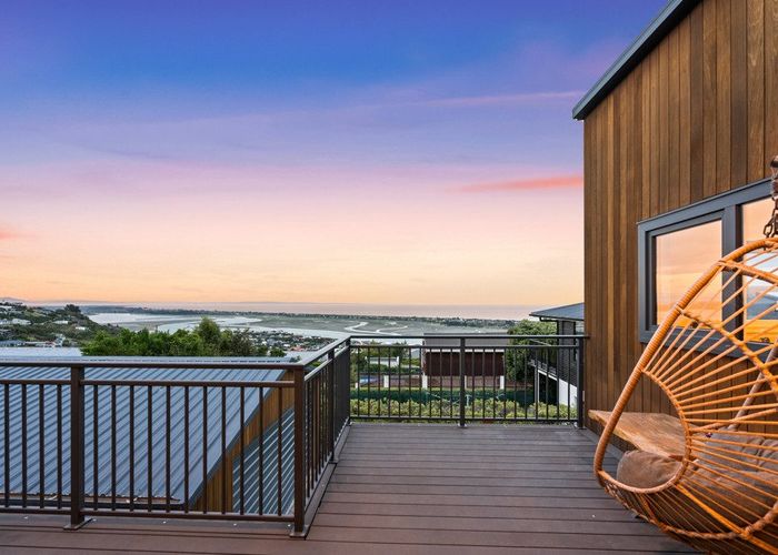  at 102 Moncks Spur Road, Redcliffs, Christchurch City, Canterbury