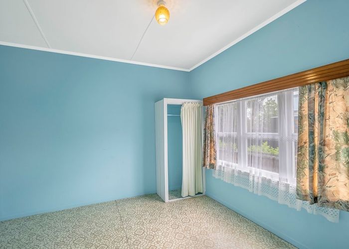  at 4 Woodglen Road, Glen Eden, Waitakere City, Auckland