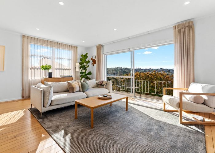  at 2/2 Seaview Road, Milford, Auckland