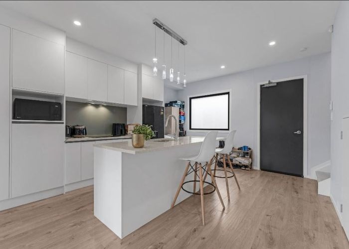  at 9D Epping Road, Henderson, Waitakere City, Auckland