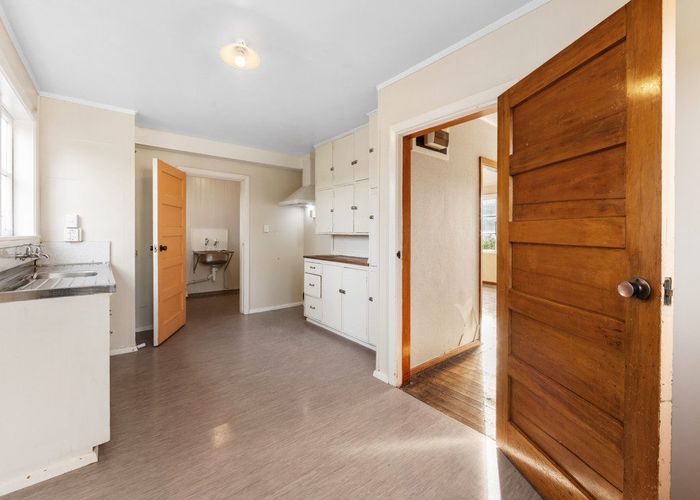  at 14 Newall Avenue, Fendalton, Christchurch City, Canterbury