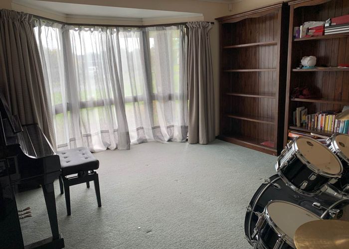  at 16 Markham Place, Bucklands Beach, Auckland