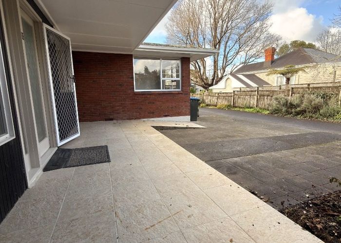  at 2/8 Atherton Road, Epsom, Auckland City, Auckland