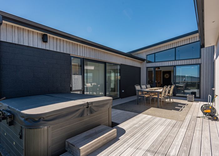  at 96 Cedarwood Street, Woodridge, Wellington