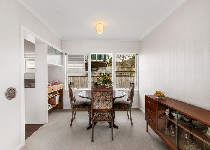  at 8 Waratah Street, Birkenhead, Auckland