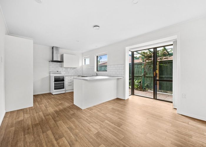  at 1/6 Annette Avenue, Te Atatu South, Waitakere City, Auckland