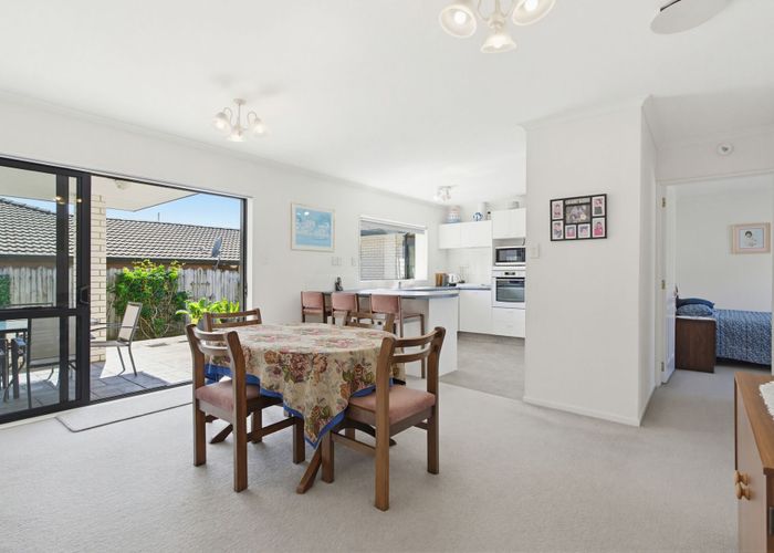  at 102 Buscomb Ave, Henderson, Waitakere City, Auckland