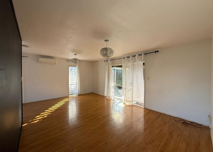  at 10 Rook Place, Unsworth Heights, North Shore City, Auckland