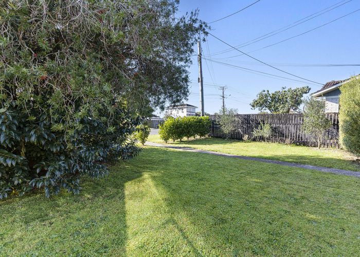  at 1/2 Vodanovich Road, Te Atatu South, Auckland