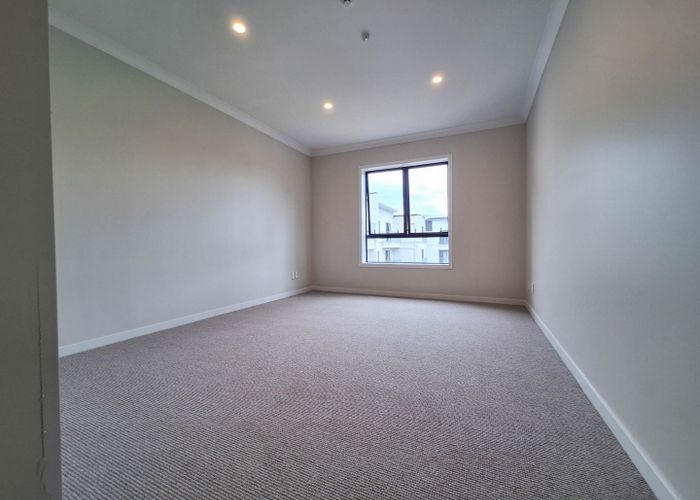  at 205/2 Gracechurch Drive, Flat Bush, Manukau City, Auckland