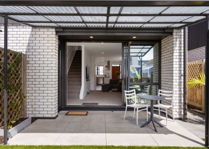  at 7 Manahi Lane, Panmure, Auckland