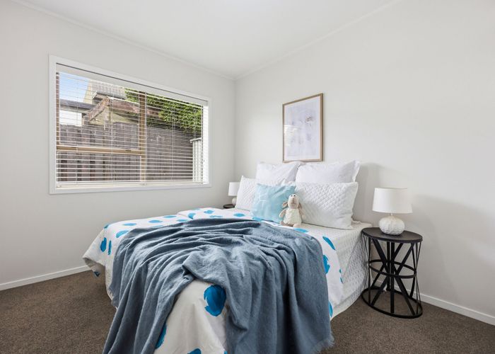  at 2/27 Matuhi Rise, Henderson, Waitakere City, Auckland