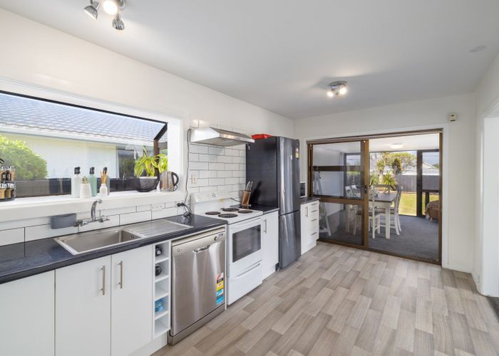  at 2/528 Marine Parade, South New Brighton, Christchurch