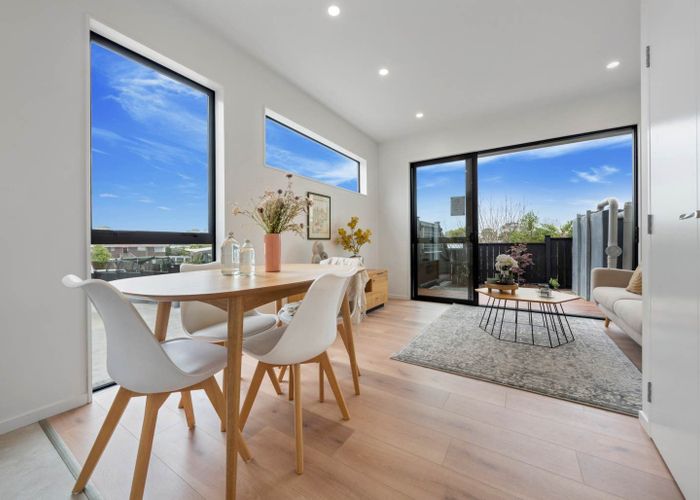  at 82 Rosewarne, Glendene, Waitakere City, Auckland