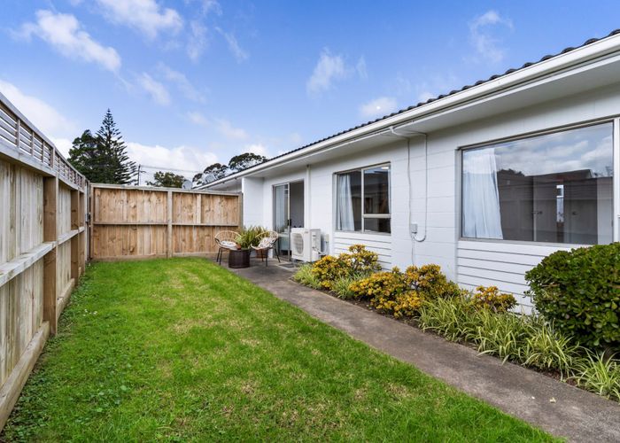  at 2/78 Panorama Road, Mount Wellington, Auckland