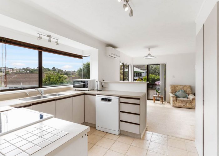  at 4 Delisle Place, Windsor Park, Auckland