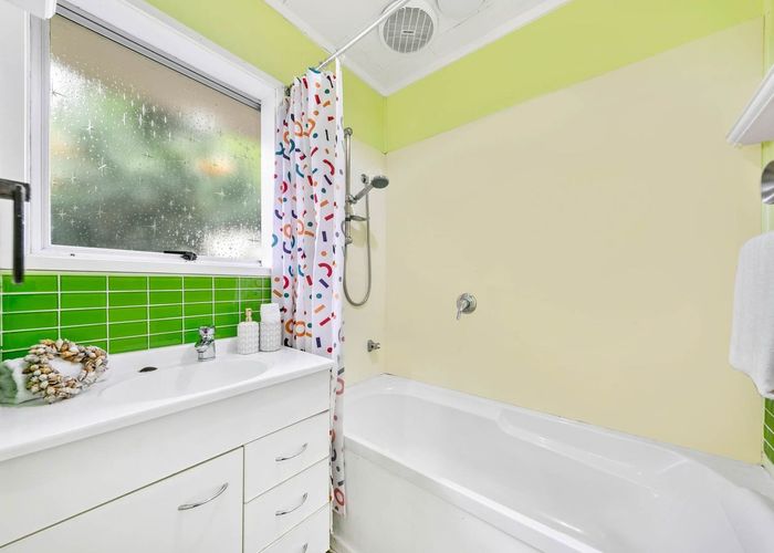  at 2/36 Blacklock  Avenue, Henderson, Waitakere City, Auckland